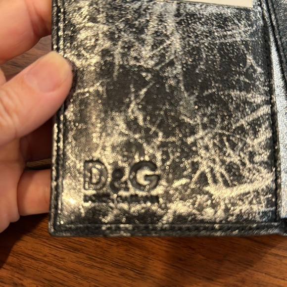 Authentic Dolce & Gabbana wallet - metallic leather with two zipped pockets NWOT - Picture 12 of 14